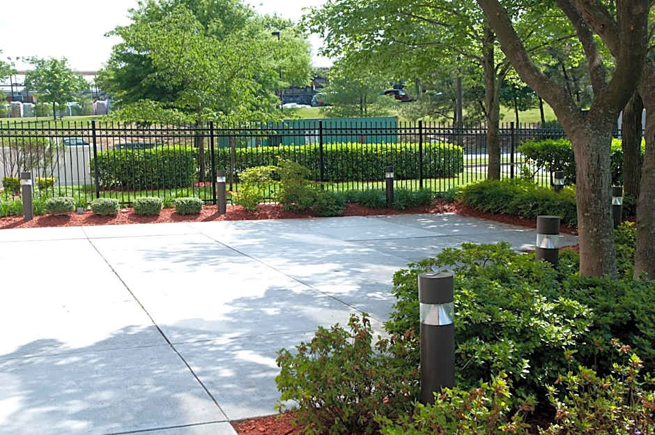 Holiday Inn Express & Suites Laurel Lakes By IHG
