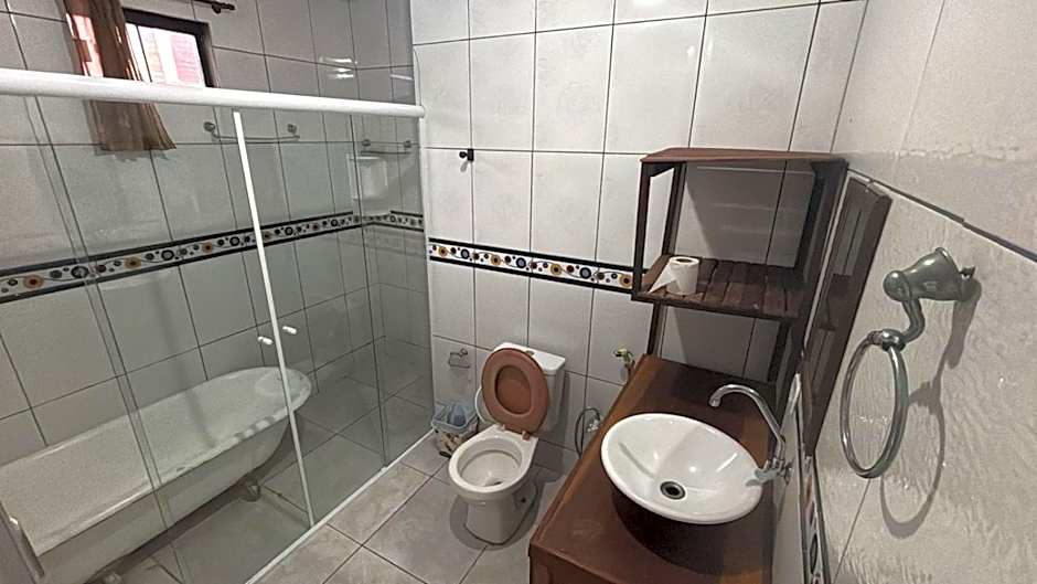 Recanto Pousada JU&JU com piscina COMPARTILHADA
