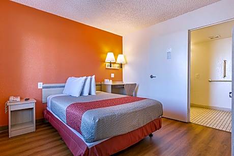 1 Queen Bed | ADA/Tub/Mini Fridge