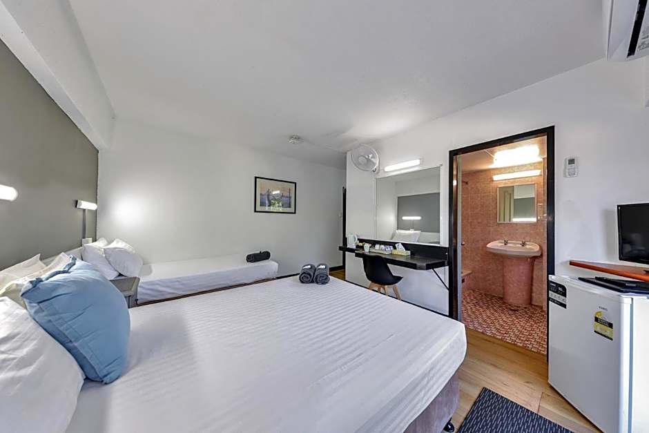 Photo 1 of 3 of Triple Room