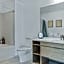 Modern Luxury 2 Bed with Panoramic City Views in Downtown LA