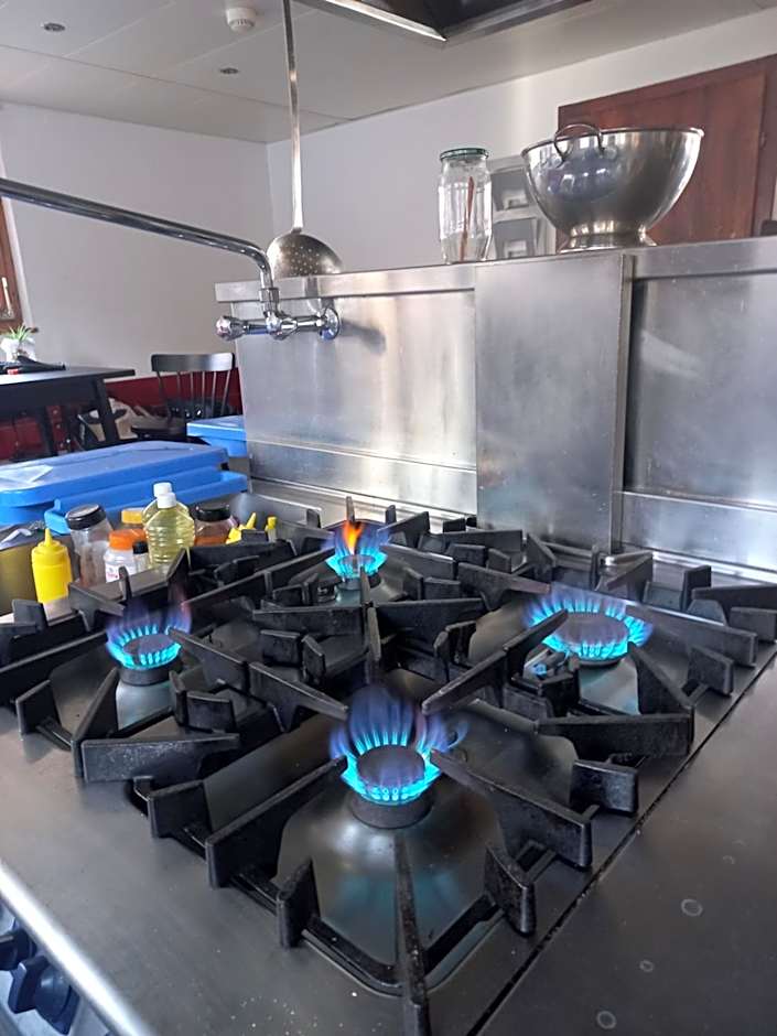 Freeride Hostel Restaurant & Camps