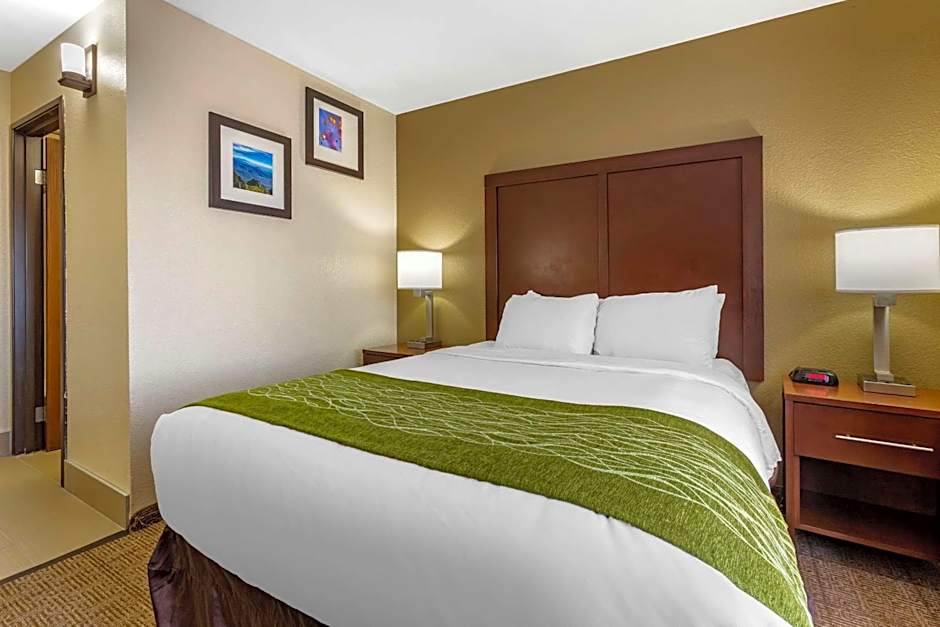 Comfort Inn & Suites Alameda at Albuquerque Balloon Fiesta Park