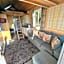 Blair Tiny House with Private Hot Tub - Fife - Loch Leven - Lomond Hills