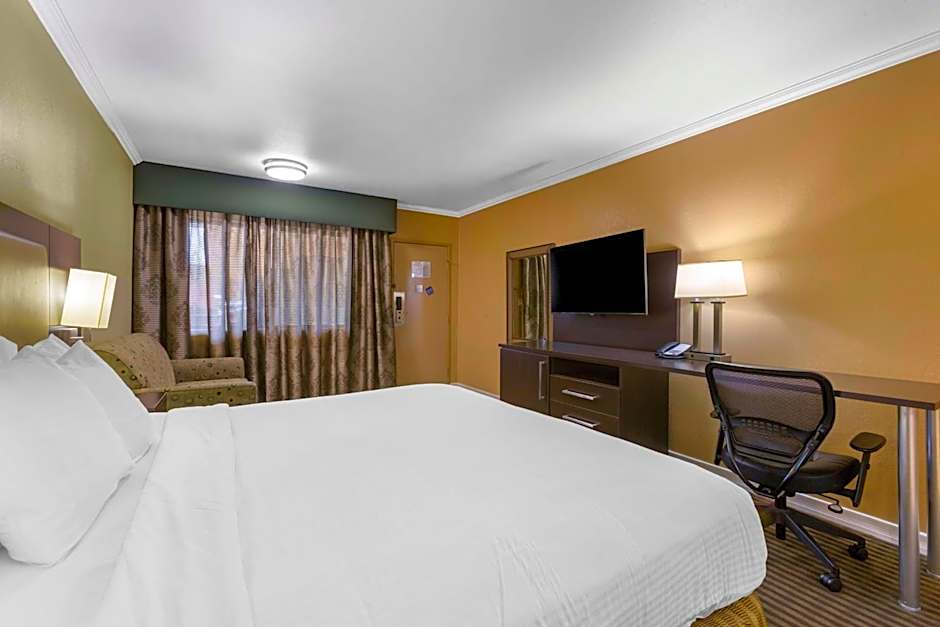 Royal Sun Inn & Suites