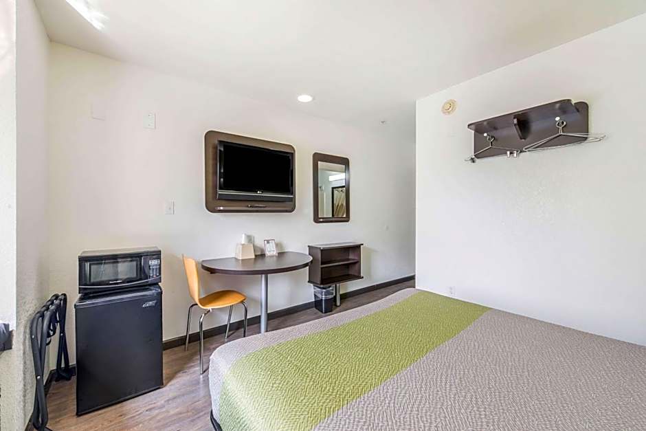 Motel 6-Gastonia Charlotte I-85