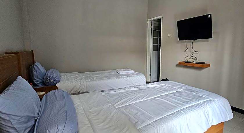 Guest House Saqeena Syariah near Blitar Park RedPartner