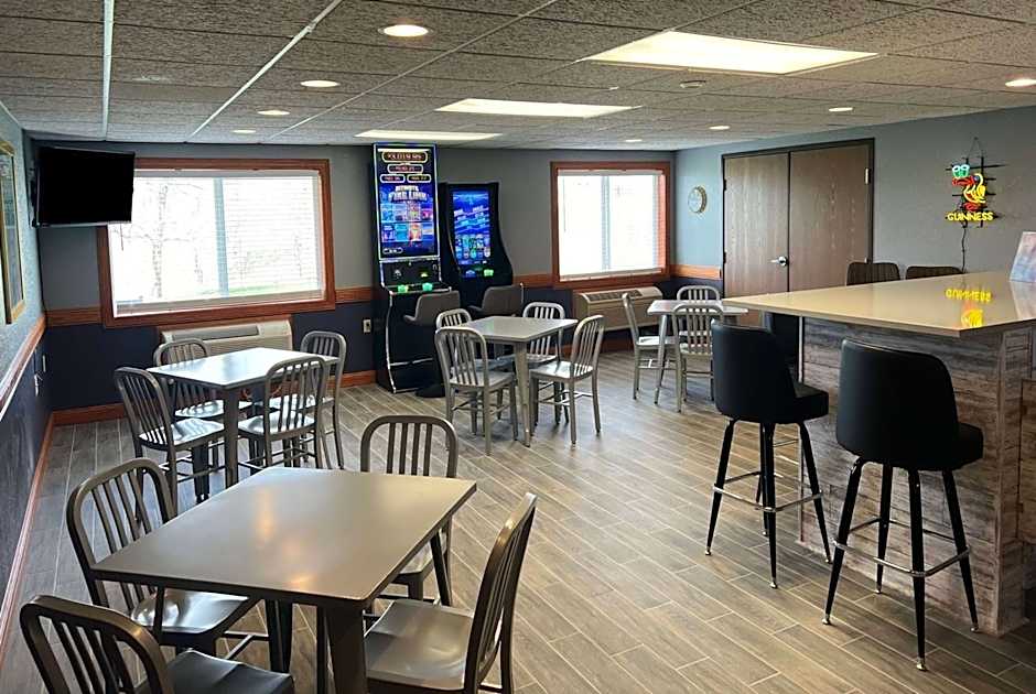 AmericInn by Wyndham Manitowoc