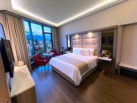 King Room with Mountain View