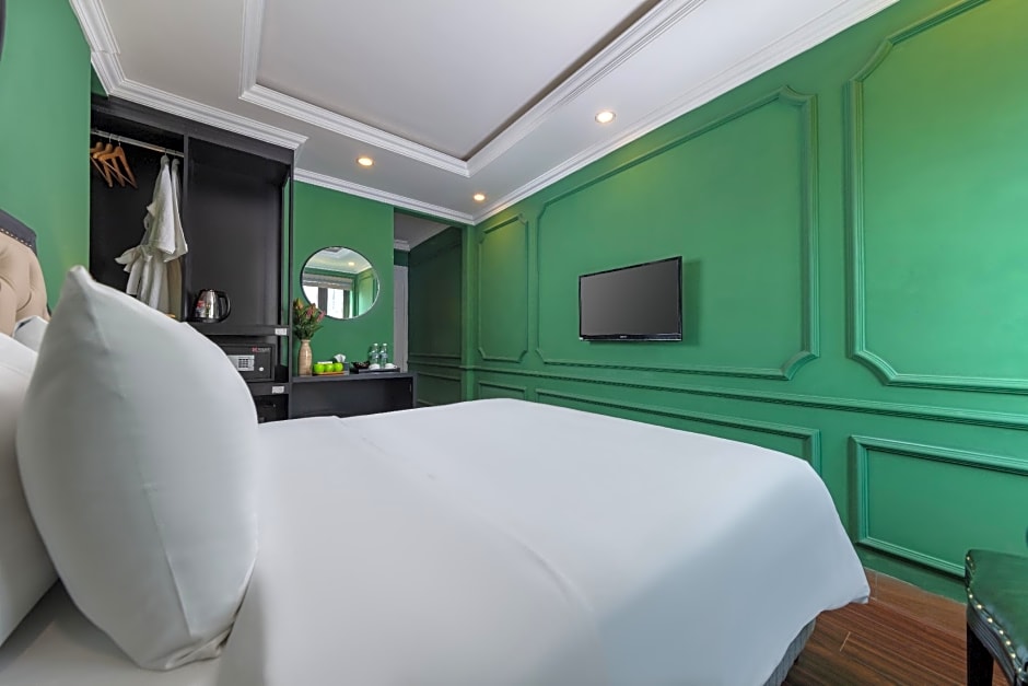 Madelise Adora Hotel and Travel