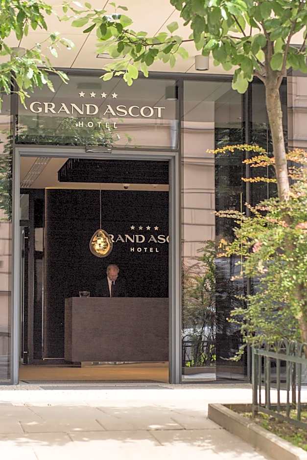 Grand Ascot Hotel