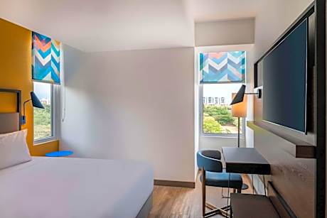 Queen Room with Roll-In Shower - Mobility Access