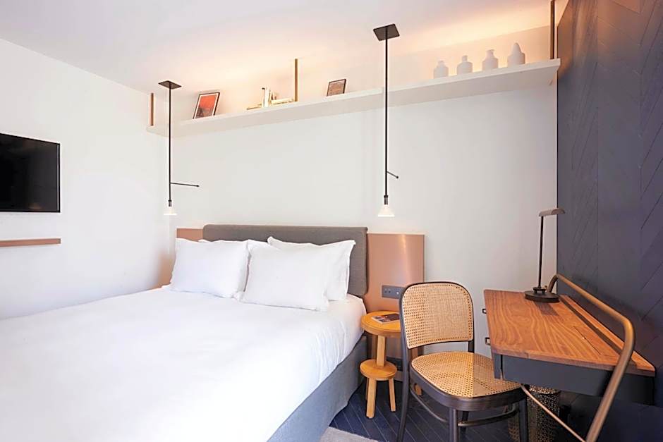 Perpetual Elysee Montaigne