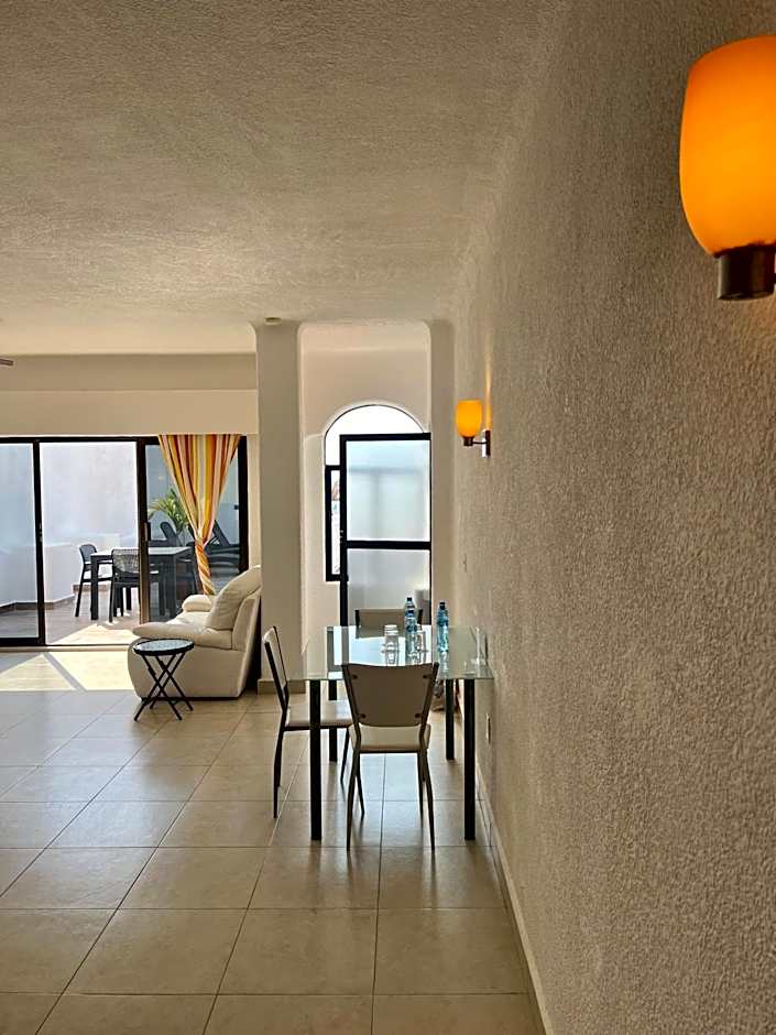 Pelicano Inn Playa del Carmen - Beachfront Hotel