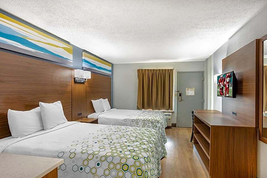 HomeTowne Studios by Red Roof Lancaster