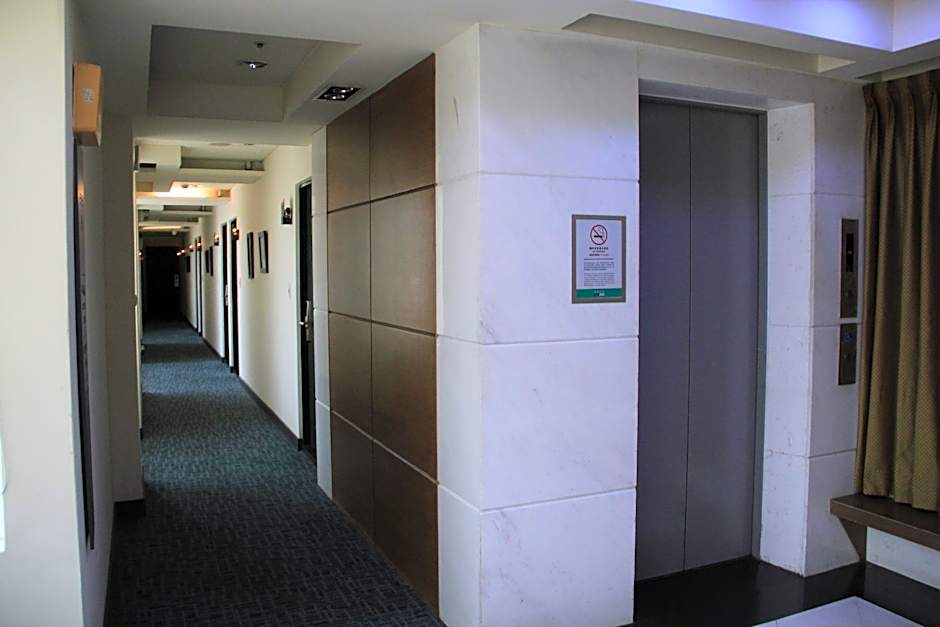 CHECK inn Express Taichung Fengchia