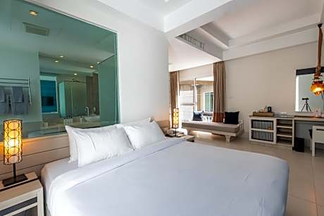 Pool Access Junior Suite