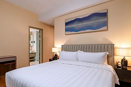 Three-Bedroom Deluxe Apartment