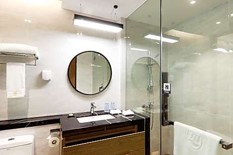Premier Twin Room - Street View