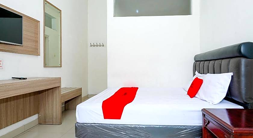 RedDoorz near Alun Alun Wonosobo
