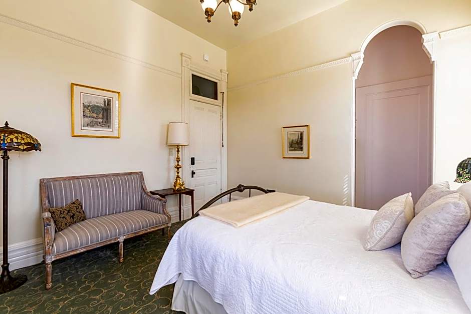 Pinc Lady Mansion