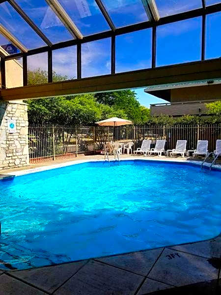 Days Inn & Suites by Wyndham Monroe