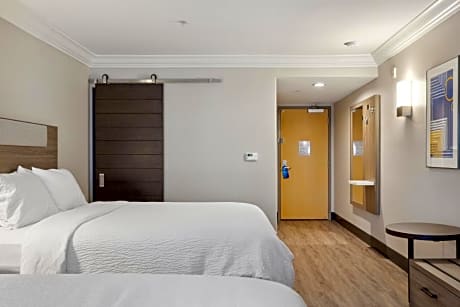 Standard Room with Two Queen Beds