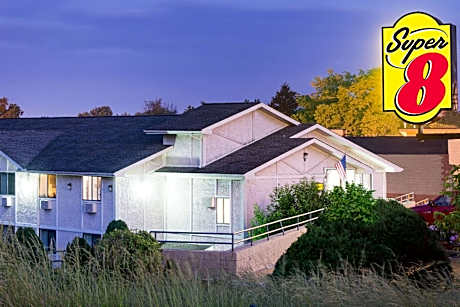 Super 8 by Wyndham Pittsburgh PA Airport/University Area