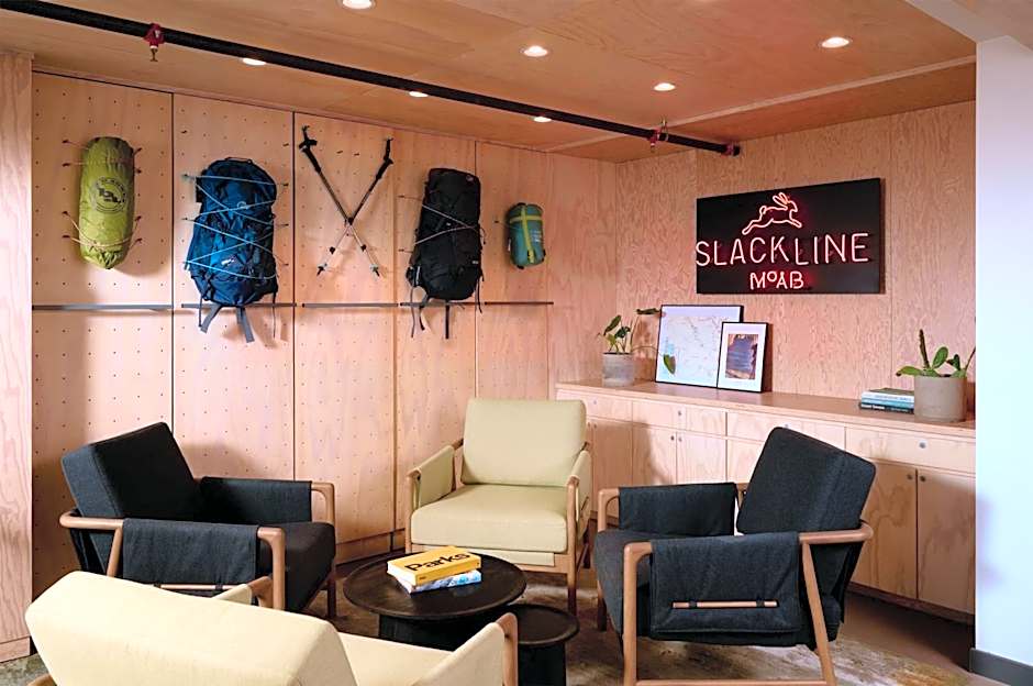 Slackline Moab, Outset Collection by Hilton