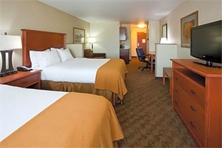 Holiday Inn Express Hotel and Suites Mason City