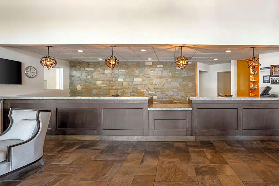 Best Western Plus Revere Inn And Suites