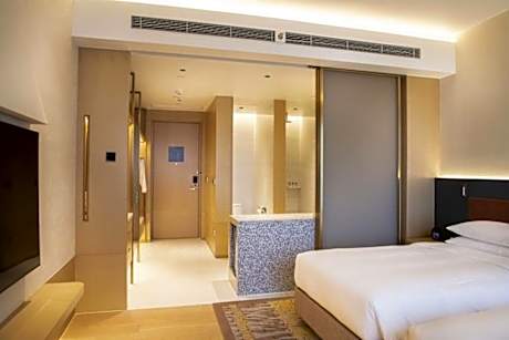 2 Twin Beds Balcony Club Access