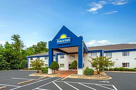 Days Inn & Suites by Wyndham Siler City