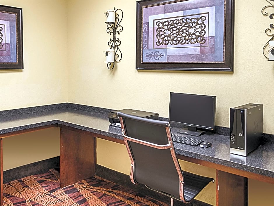 La Quinta Inn & Suites by Wyndham Mobile Satsuma / Saraland