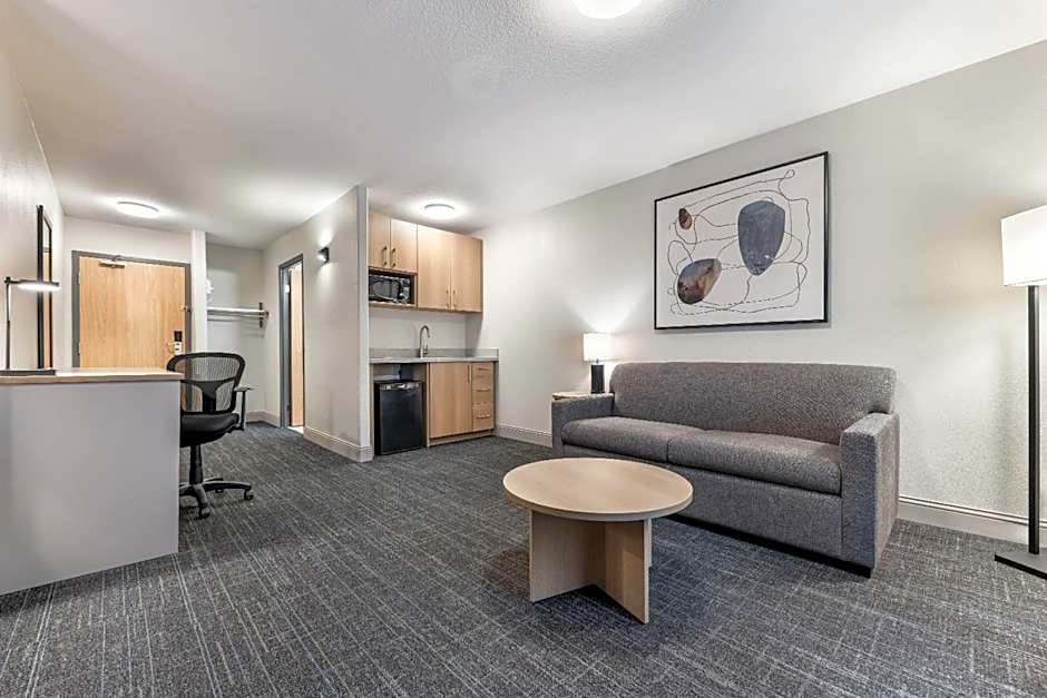 Days Inn & Suites by Wyndham Thunder Bay