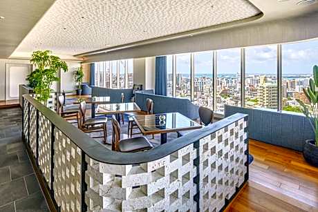 Corner Suite (For 2 person with executive lounge)