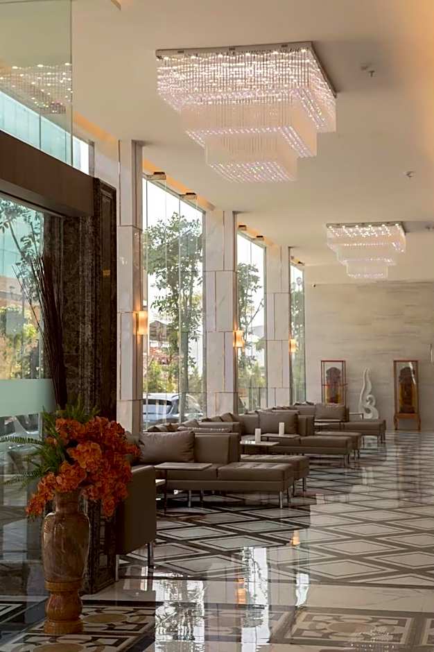 Elegant Airport Hotel