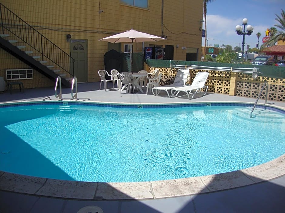 Townhouse Inn and Suites