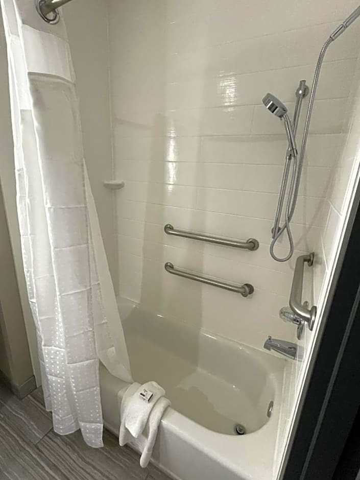 Holiday Inn Express Hotel and Suites Ada, an IHG Hotel