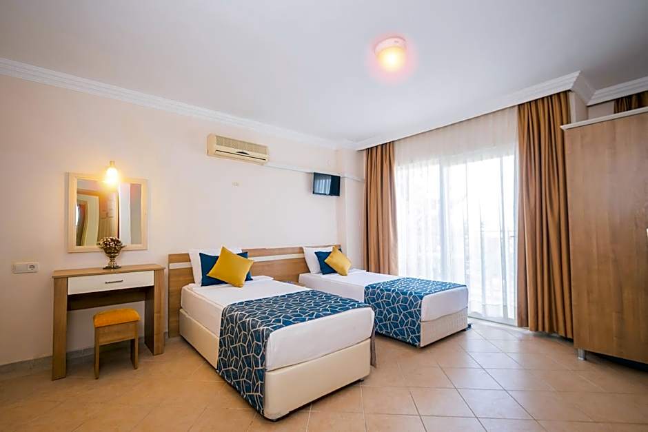 Catty Cats Garden Hotel