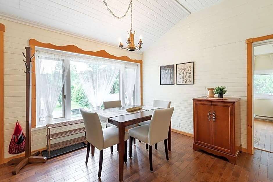 Chalet du Village - Rustic charm, lake - beach access