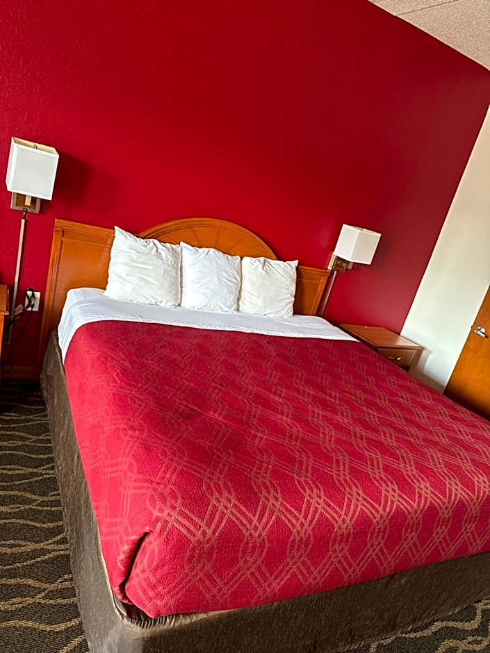 Econo Lodge Inn & Suites