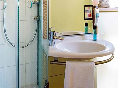 Standard Room with two single beds