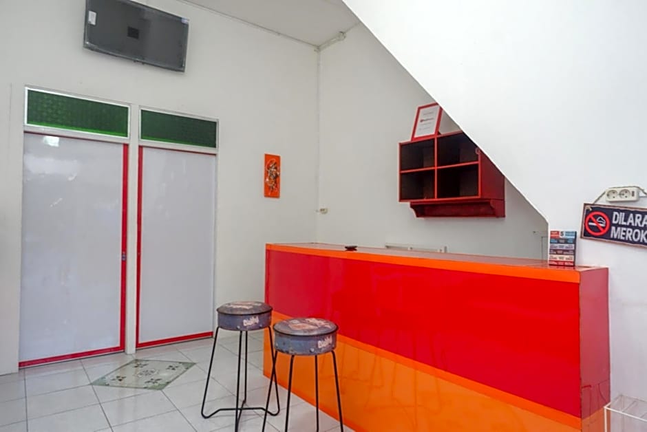 GE 2010 Syariah Guest House by RedDoorz – Karanganyar, SD