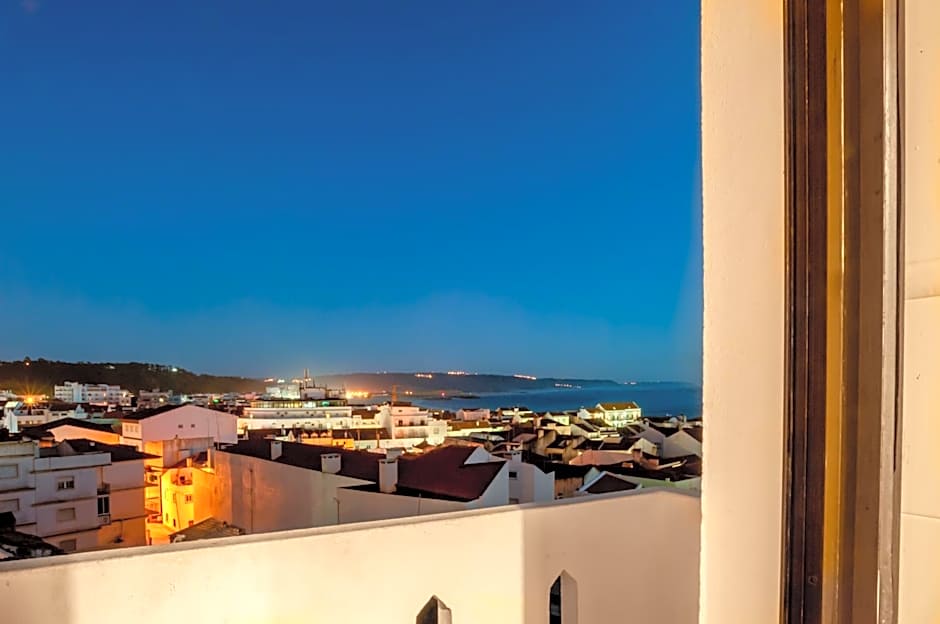 Nazaré Hostel - Rooms & Dorms