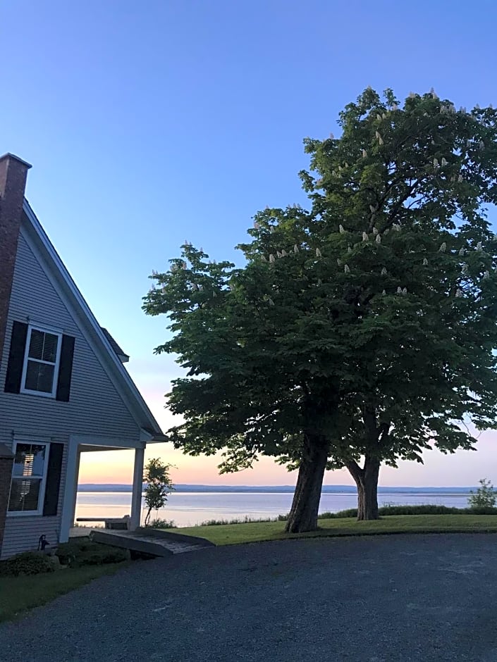 Cresthaven By the Sea