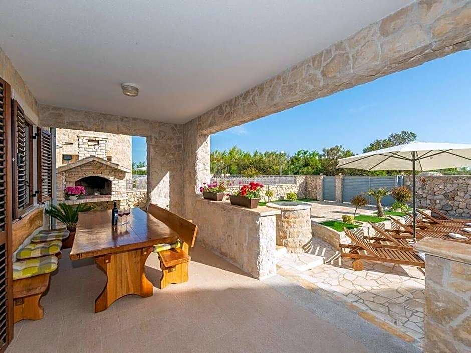 Villa Kirsten with heated pool, jacuzzi and sauna - by TA Leut Agency