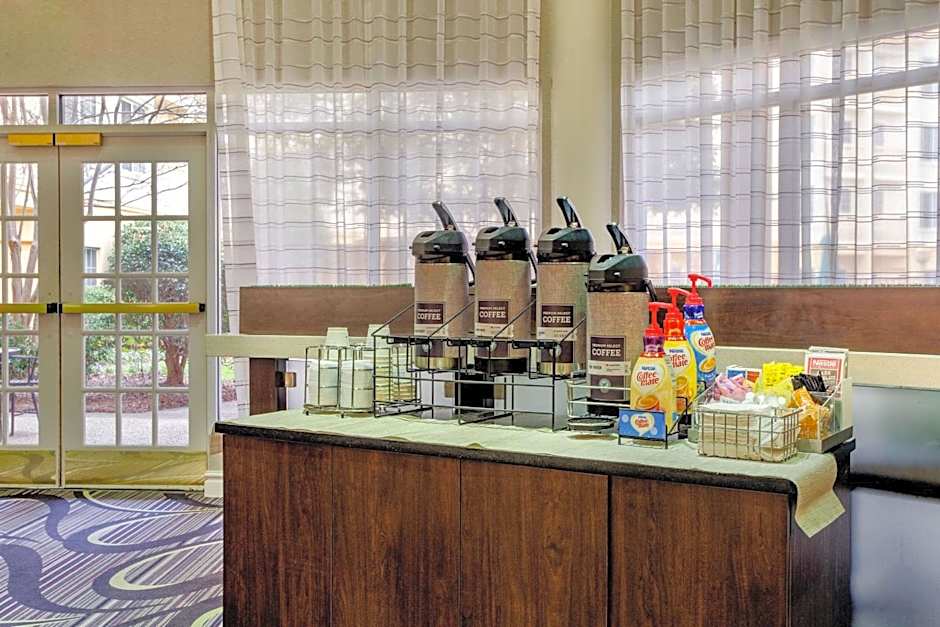 La Quinta Inn & Suites by Wyndham Raleigh Durham International Airport