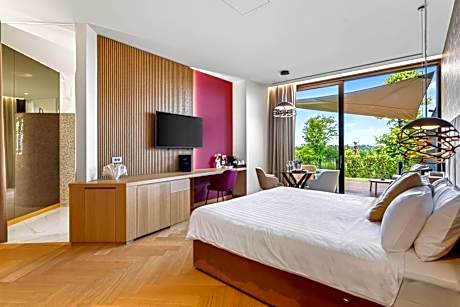Suite with Garden View