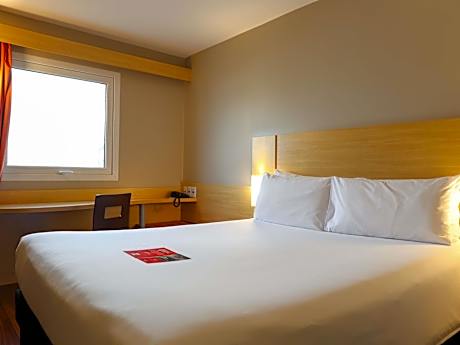 Superior Plug & Play Room with 1 Double Bed